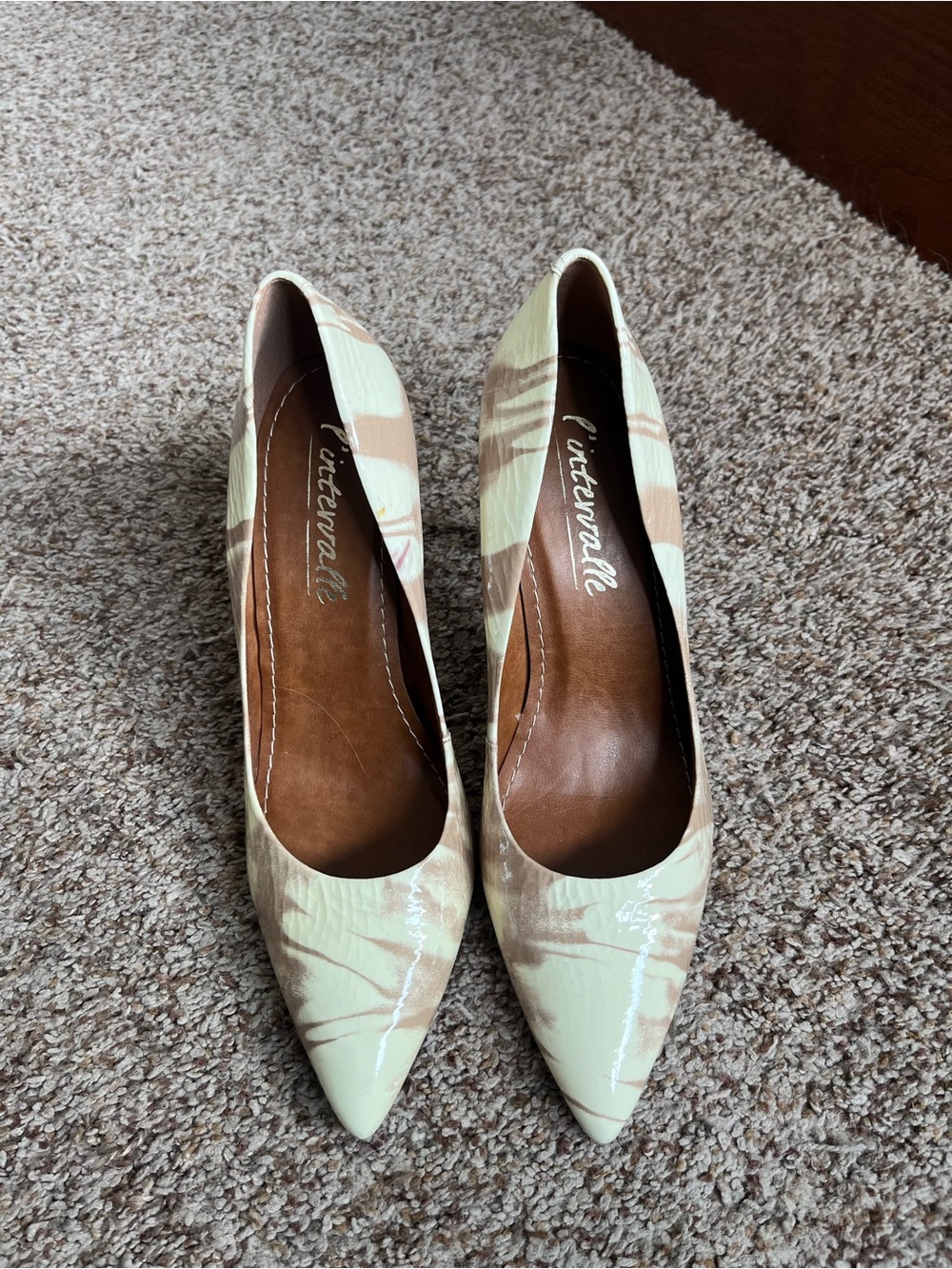 L'INTERVALLE Cream and Tan Patterned Pointed-Toe Pumps